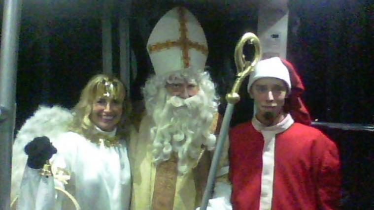 Einer der Nikolausteams mit Engel Judith Paone , Nikolaus Denis Mader und der Knecht Ruprecht ,Reinhard Lang.