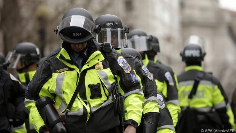 Großer Einsatz für die Polizei Foto: APA (Archiv/AFP)
