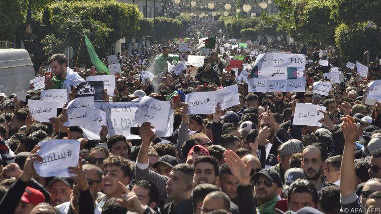 Bei den Protesten kam es zu mehreren Verletzten Foto: APA (AFP)
