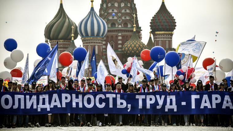 130.000 Menschen gingen in Moskau auf die Straße Foto: APA (AFP)