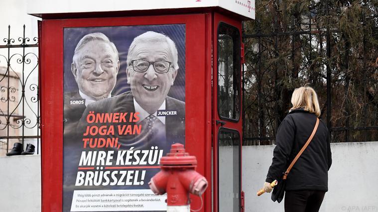 Dieses Plakat sorgte für Aufregung. - Foto: APA (AFP)