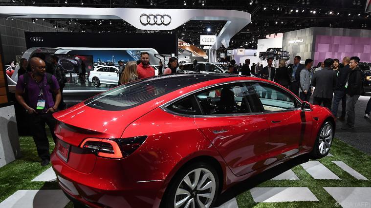 Mit dem Model 3 will Tesla zum Serienproduzenten werden Foto: APA (AFP)