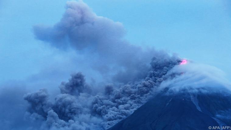 Der Vulkan Mayon ist seit 2 Wochen merklich aktiv. - Foto: APA (AFP)