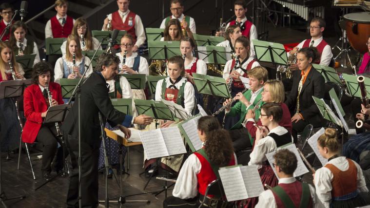 Konzert "Brücken für den Frieden" des EUREGIO Jugendblasorchesters 2015 im Congress Innsbruck unter der Leitung von Marco Somadossi