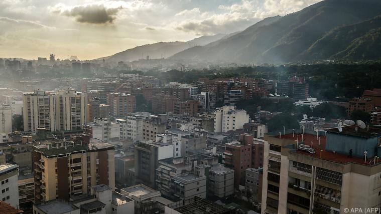 Düstere Wolken türmen sich derzeit über Venezuela. - Foto: APA (AFP)
