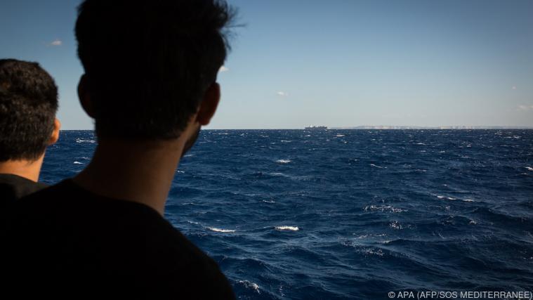 Seit Tagen wartete die "Aquarius 2" auf Anweisungen zur Landung Foto: APA (AFP/SOS MEDITERRANEE)
