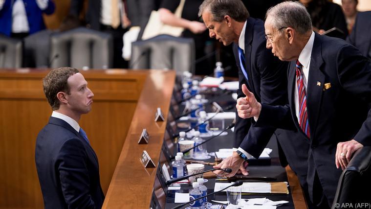 Der Facebook-Gründer im US-Kongress. - Foto: APA (AFP)