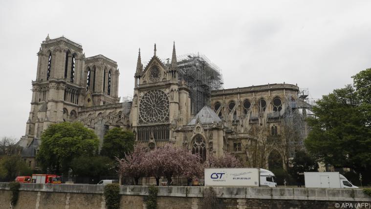 Noch ist unklar wie lange der Wiederaufbau dauern wird. - Foto: APA (AFP)