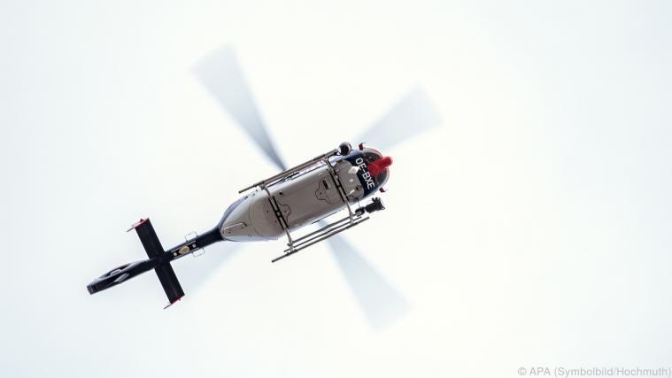 Der Leichnam wurde vom Polizeihubschrauber geborgen. - Foto: APA (Symbolbild/Hochmuth)