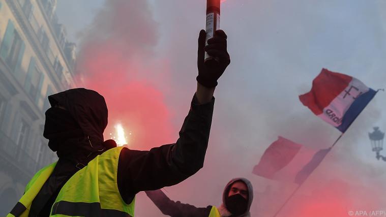Die "Gelbwesten" demonstrieren seit gut drei Monaten Foto: APA (AFP)