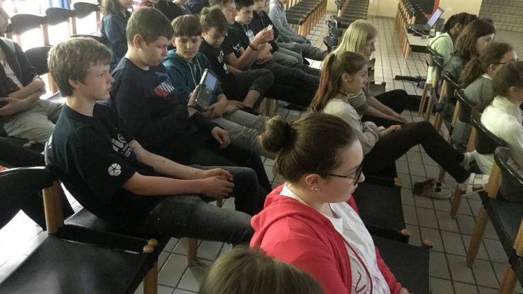 Die Schülerinnen und Schüler der Mittelschule Salurn.