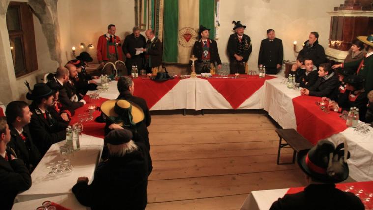 Wiedergründungsversammlung in der Herrenstube der Trostburg