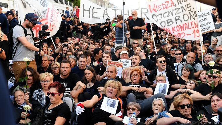 Dies sind schwere Zeiten für die polnischen Demonstranten - Foto: APA/AFP