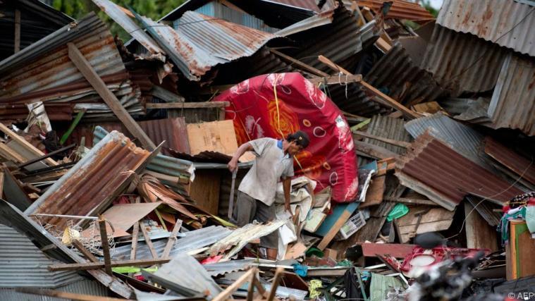 Zahlreiche Gebäude wurden bei dem Erdbeben in Indonesien zerstört. - Foto: AFP