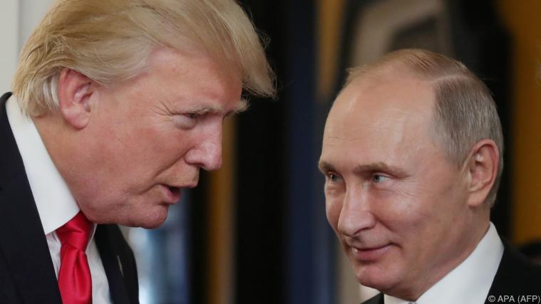 Trump und Putin beim APEC-Treffen in Vietnam im November 2017. - Foto: APA (AFP)