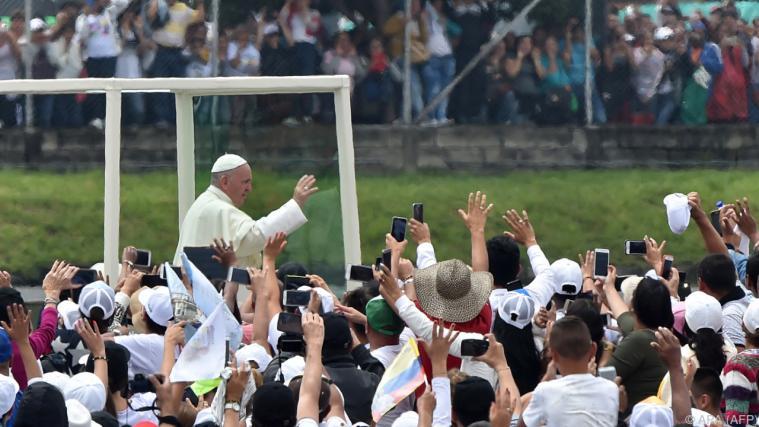 Papst Franziskus hielt am heutigen Samstag vor fast einer MIllionen Menschen eine Messe im mexikanischen Medellin