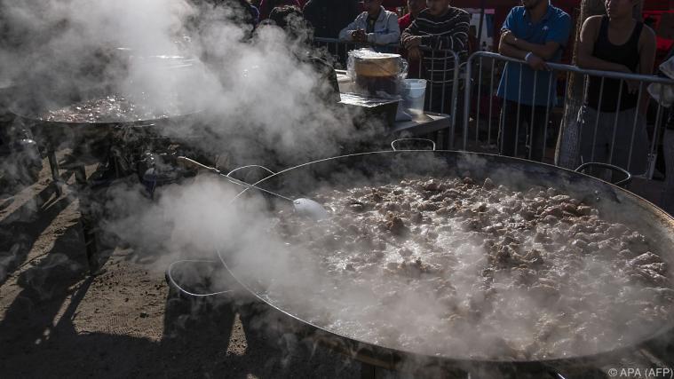 Ein gemeinsames Essen für mexikanische Flüchtlinge. - Foto: APA (AFP)