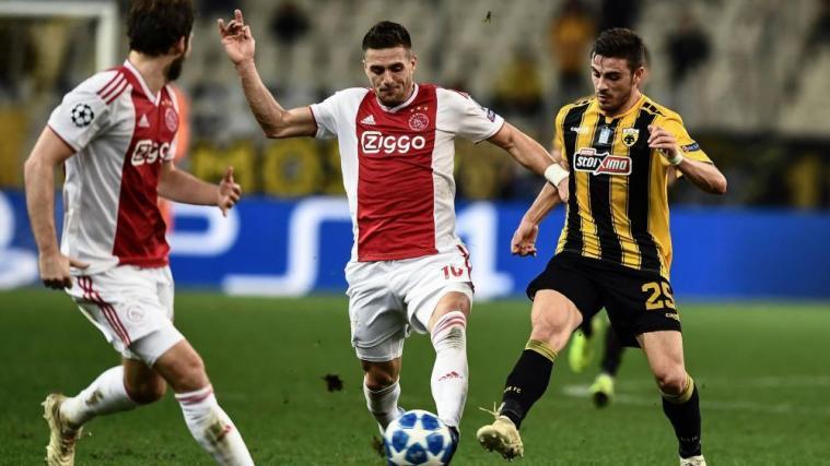 Dusan Tadic erzielte beide Ajax-Tore beim Sieg in Athen. © APA/afp / ARIS MESSINIS
