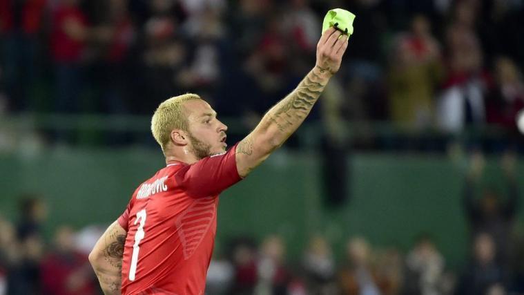 Nach dem Siegtreffer hielt Marko Arnautovic die Kapitänsbinde demonstrativ in die Höhe. © APA / HANS PUNZ