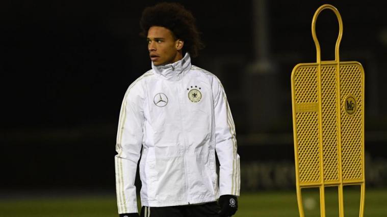 Durfte Leroy Sanè wegen „interner Probleme“ nicht zur WM? Der DFB-Vizechef behauptet: Ja! © APA/afp / FEDERICO GAMBARINI