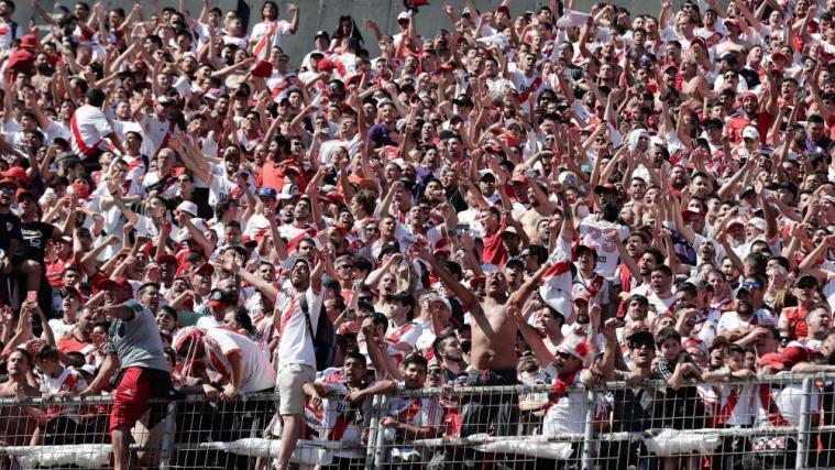 River Plate-Anhänger sorgten im Stadion für Stimmung: Zum Anpfiff der Partie kam es jedoch nicht. © APA/afp / ALEJANDRO PAGNI