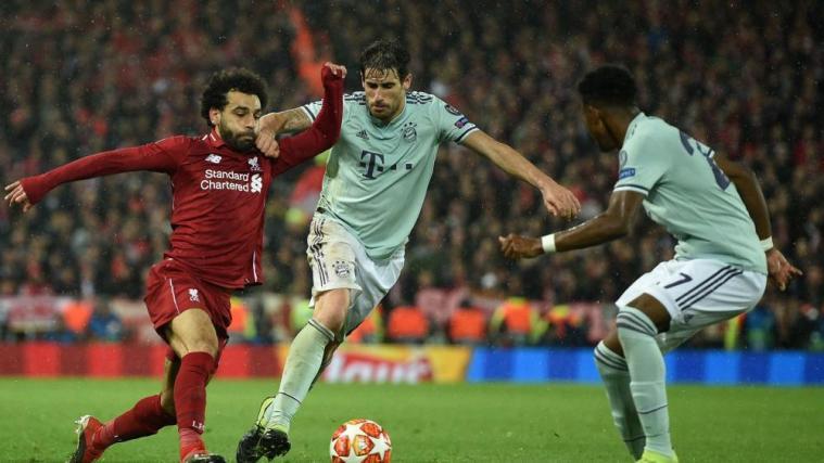 Javi Martinez (Mitte) von Bayern München machte im Hinspiel eine starke Partie. © APA/afp / OLI SCARFF
