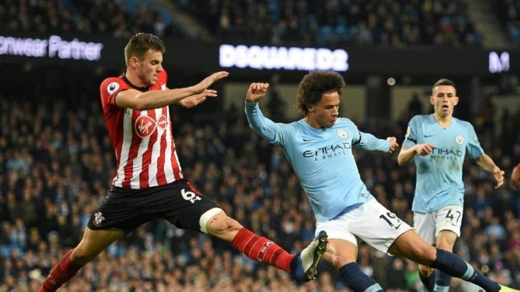 Manchester City bleibt an der Tabellenspitze © SID / Oli SCARFF