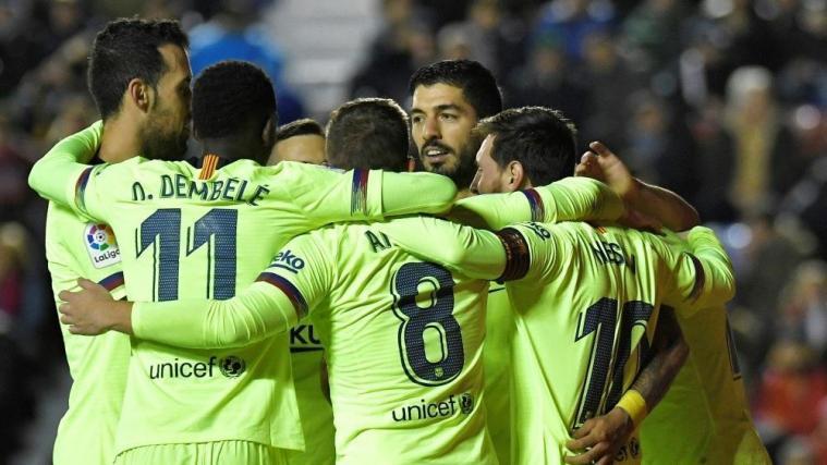 Barcelona feiert Messi © SID / JOSE JORDAN
