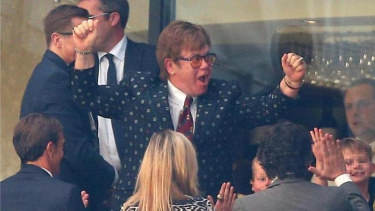 Elton John ist bei den Heimspielen von Watford regelmäßig zu Gast. © dpa / Nigel French