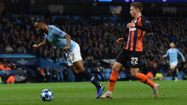 Raheem Sterling ging gegen Donezk ohne Kontakt zu Boden © APA/afp / PAUL ELLIS