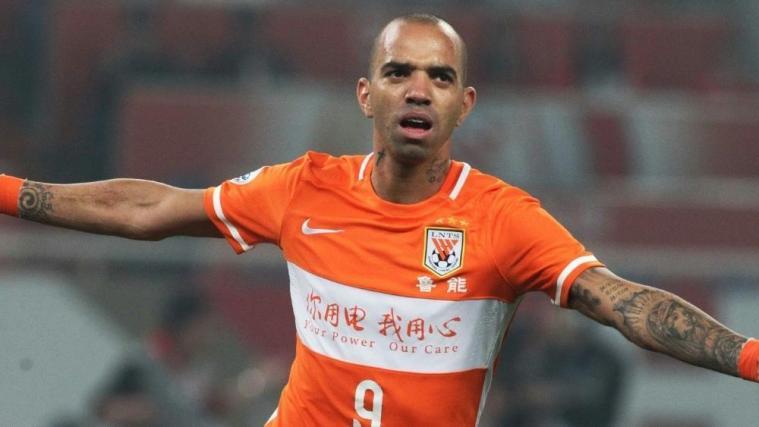 Diego Tardelli wurde vom chinesischen Verband gesperrt © SID / STR