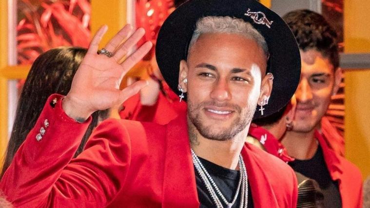 Neymar ist seit seiner Verletzung viel unterwegs © PIXATHLON/SID