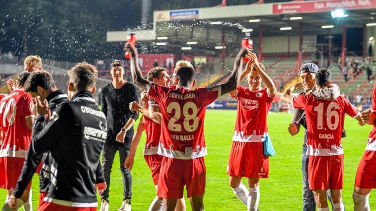 Rot-Weiß Oberhausen jubelte nach dem kuriosen Sieg