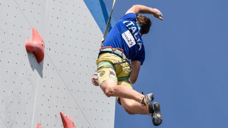 David Piccolruaz beim Speedklettern (Foto: Fabio Fin)