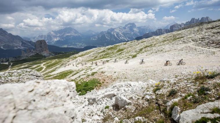 Mehr als 1000 Teilnehmer nehmen die 19. Bike Transalp in Angriff
