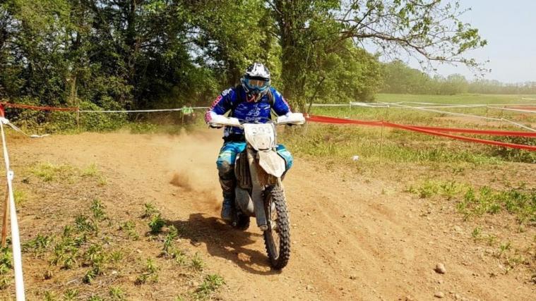 Jakob Pertoll vom Trial Team Südtirol gewann in seiner Klasse „Junior Zweitakt“ © Press FMI BZ