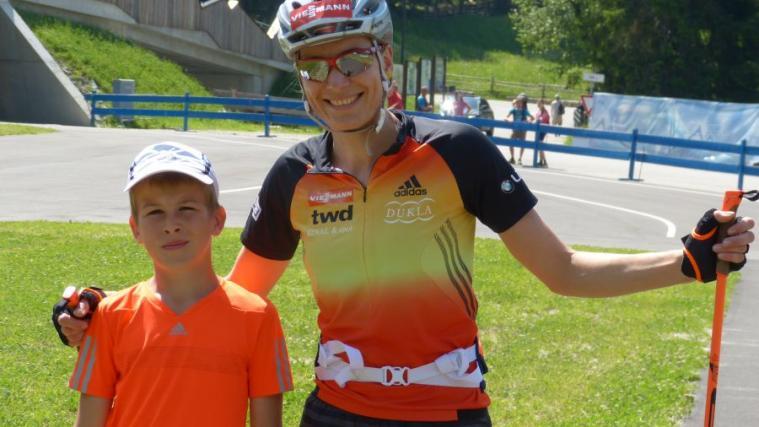 Anastasia Kuzmina mit ihrem Sohn Elisey in Antholz