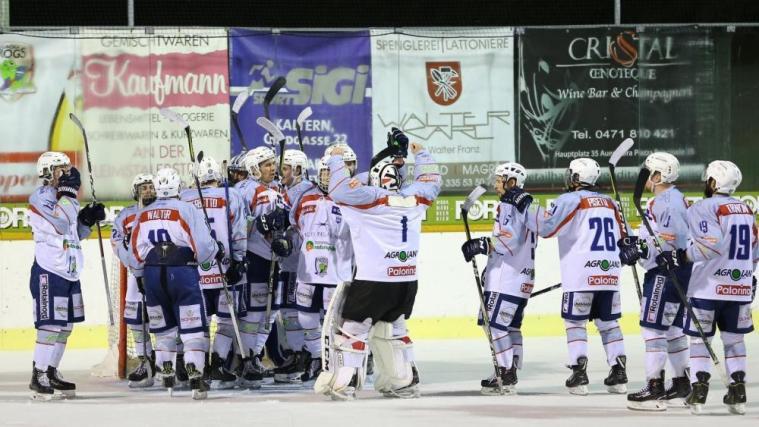 Die Aurer Spieler bejubeln den Sieg gegen Vize-Meister Meran. © Facebook Aurora Frogs
