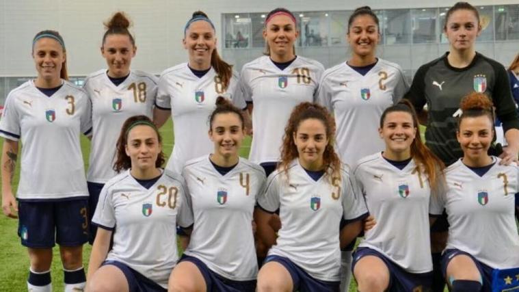 Melanie Kuenrath (Nr. 18) mit Italiens U19-Nationalteam.