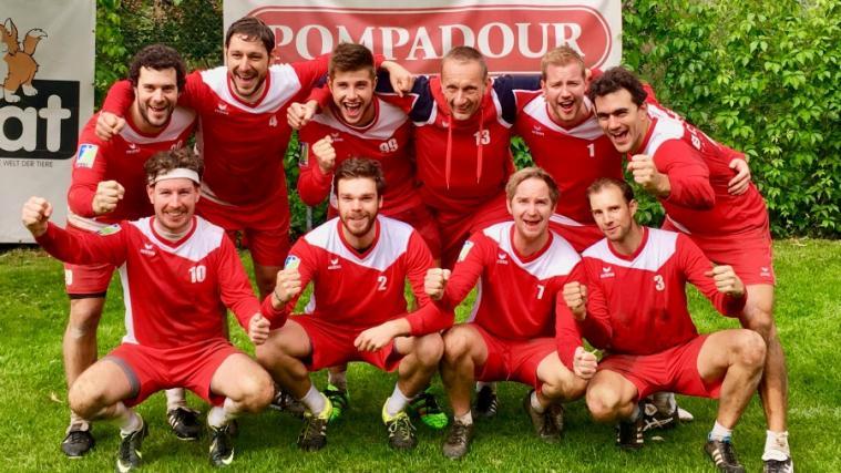 Großer Jubel bei den Faustballern des SSV Bozen. (Foto: SSV Bozen)