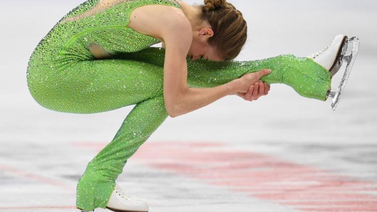 Leuchtend grün: Carolina Kostner bei der EM-Kür in Moskau. (Foto: afp)