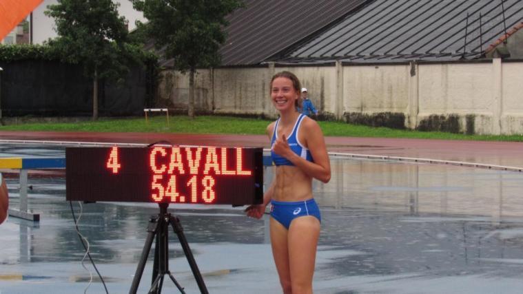 Valentina Cavalleri präsentiert stolz ihre neue persönliche Bestzeit über 400 m © fidal