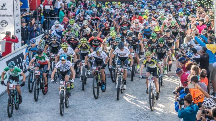 5.000 Radsportler werden den Dolomiti Superbike in Angriff nehmen (Foto: Wisthaler)