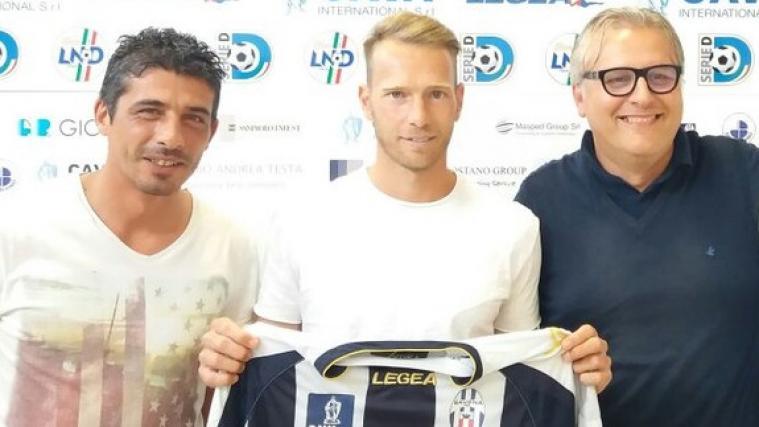 Denis Mair bei seiner Vorstellung in Savona (Foto: svsport.it)