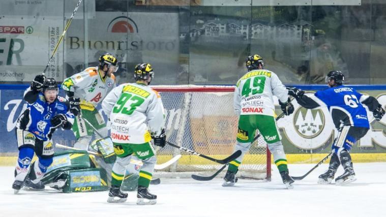 Broncos-Crack Luca Felicetti (links) bejubelt seinen Treffer zum 1:1. © O. Brunner