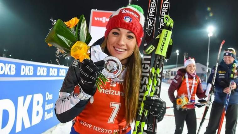 Dorothea Wierer bejubelt ihre zweite Einzel-Podiumsplatzierung der Saison (Foto: IBU)