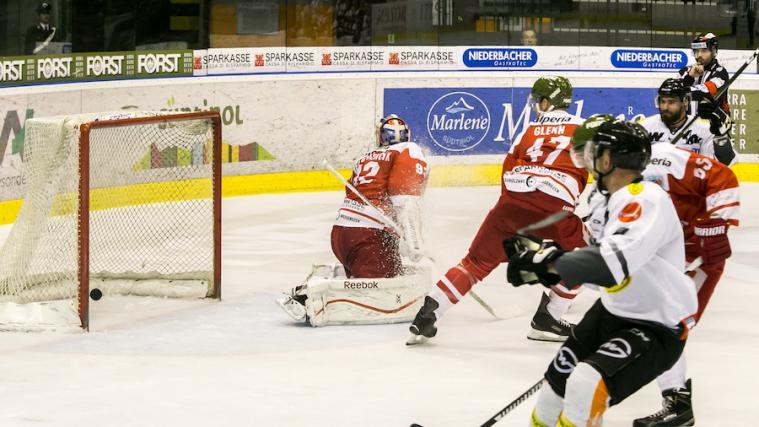 Der Puck zappelt im Netz (Foto: Antonello Vanna)