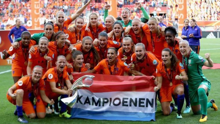 Die Fußballerinnen aus den Niederlanden jubeln über den Europameistertitel (uefa.com)