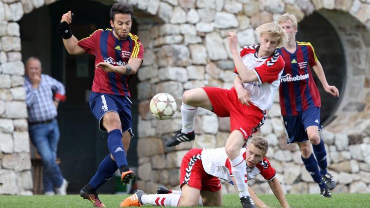 Zwei Meister-Kandidaten: Eppan (in weiß) und Weinstraße Süd (Foto Runggaldier)