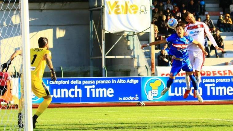 Der FCS im Pech: Caio De Cencos Kopfball ging nur an Pfosten. © E. Bordoni